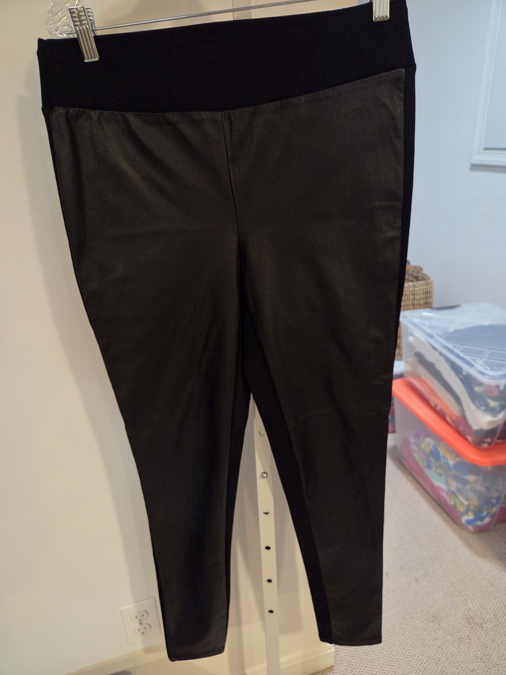 J. McLaughlin Black Ponte Leggings with Smooth Front Panel